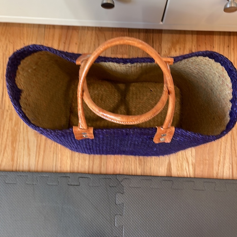 Fun casual purple, straw tote. - Picture 3 of 7